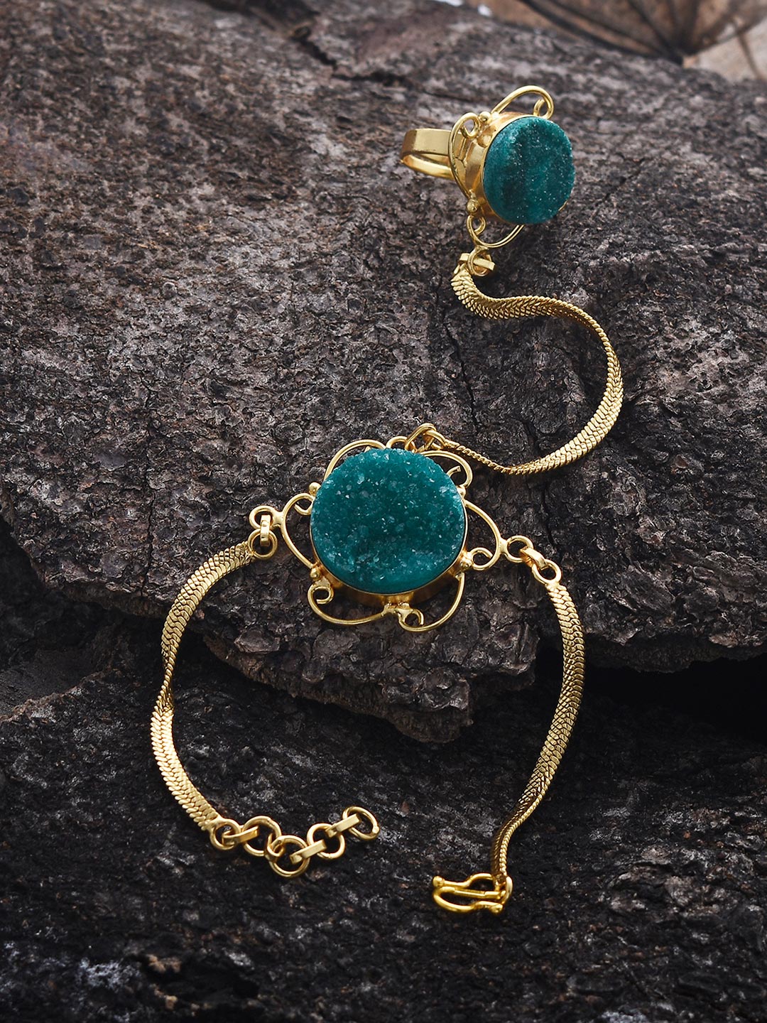 Round Greenish Drusies Hathphool