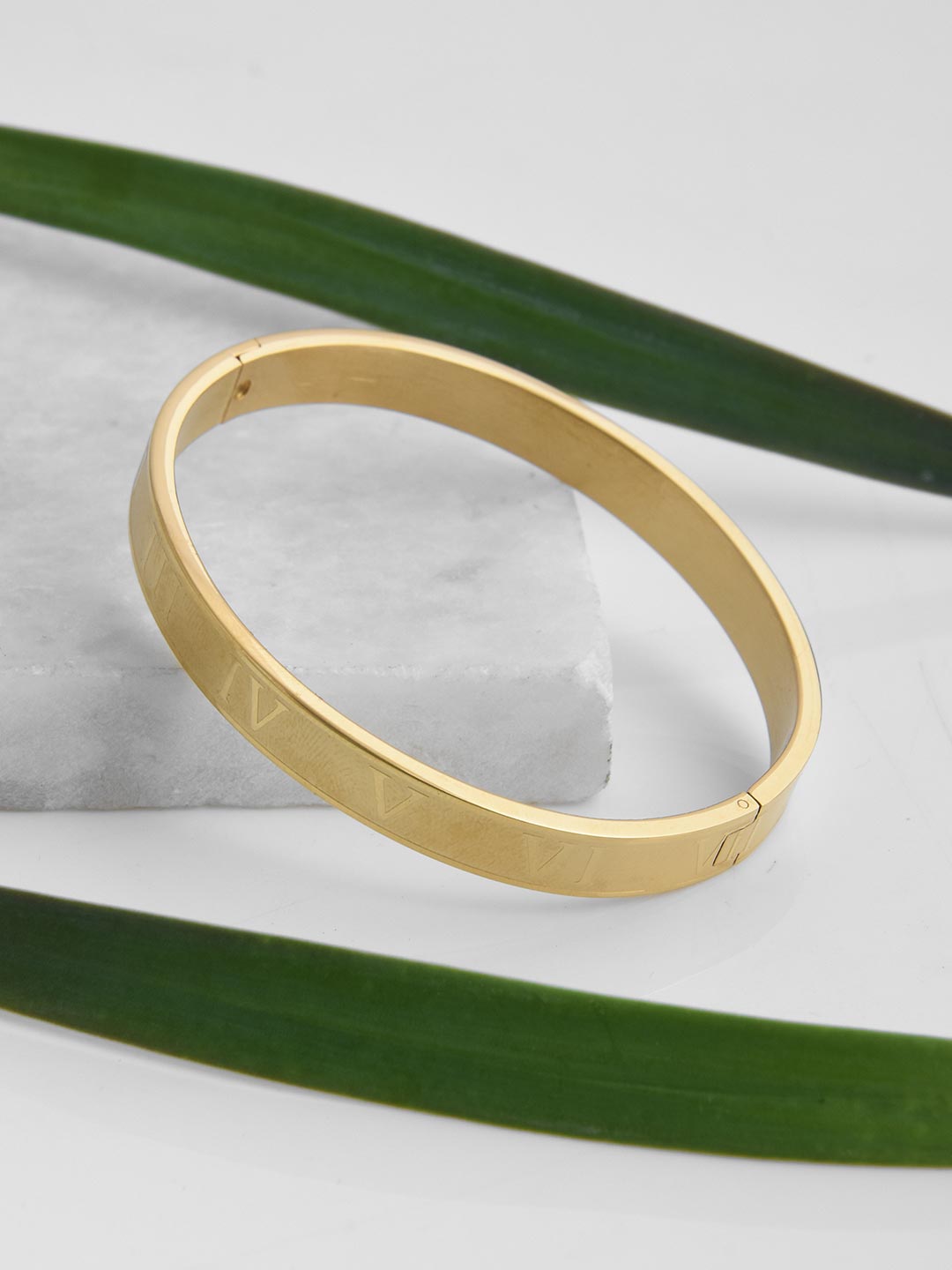 Engraved Numerus Gold Metallic Mens Bracelet