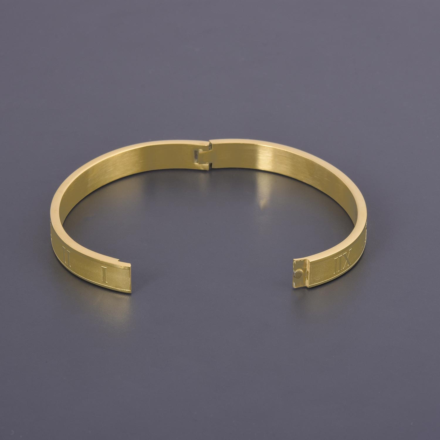 Engraved Numerus Gold Metallic Mens Bracelet