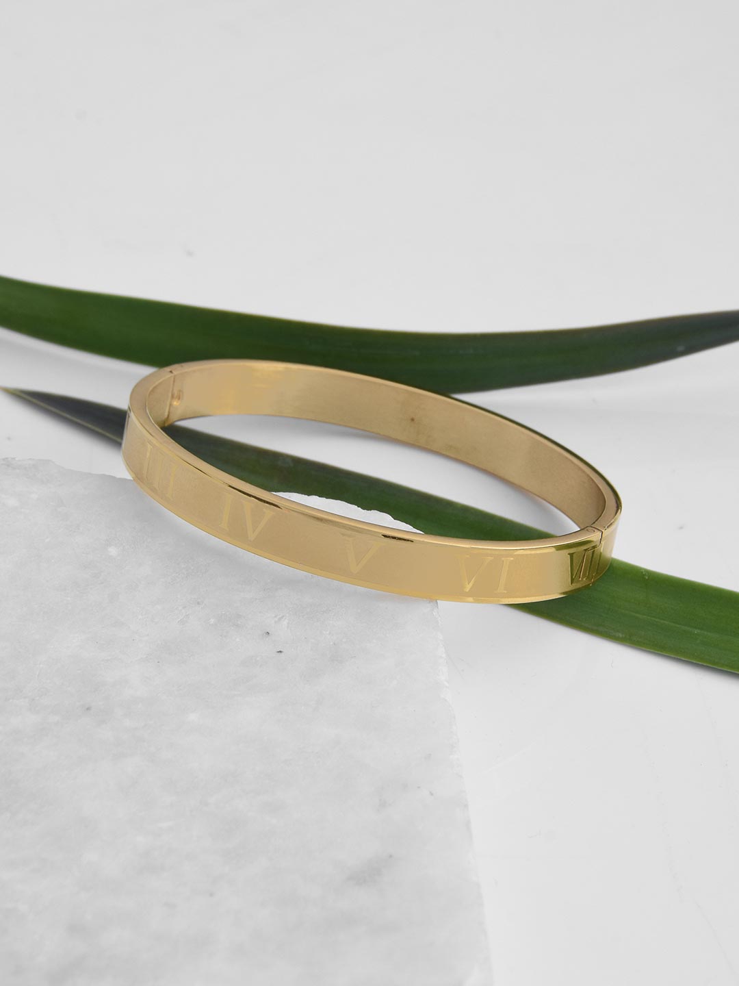 Engraved Numerus Gold Metallic Mens Bracelet