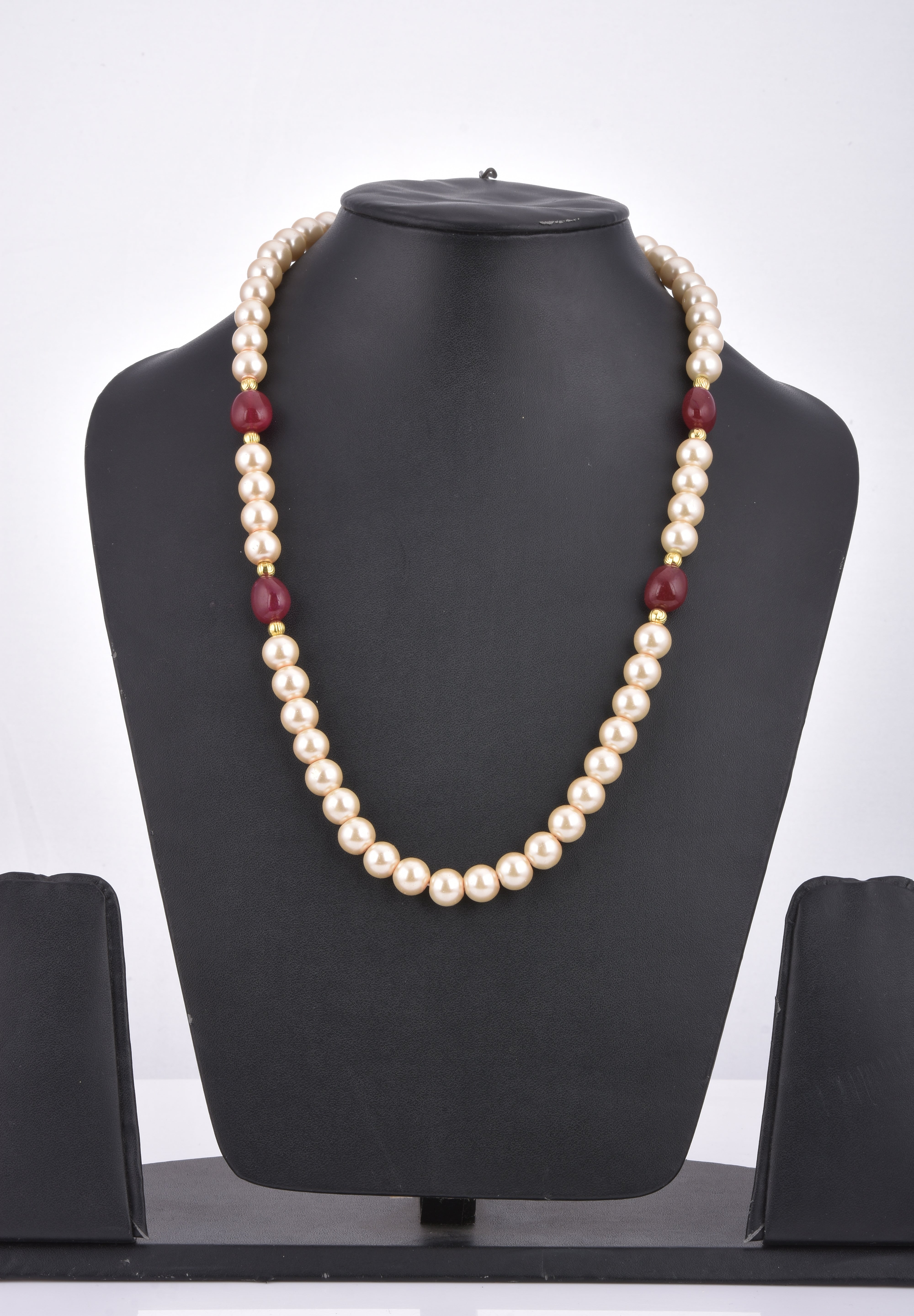 Golden Pearls and Red Stones Beaded Necklace