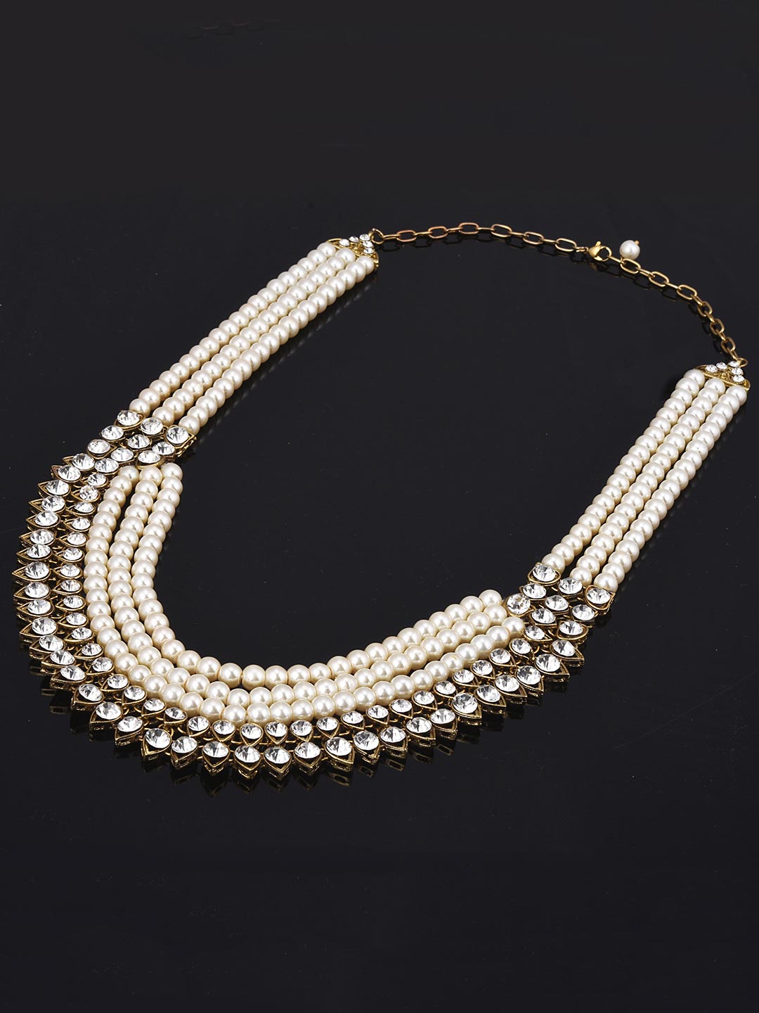 Traditional Pearls and Metal Necklace