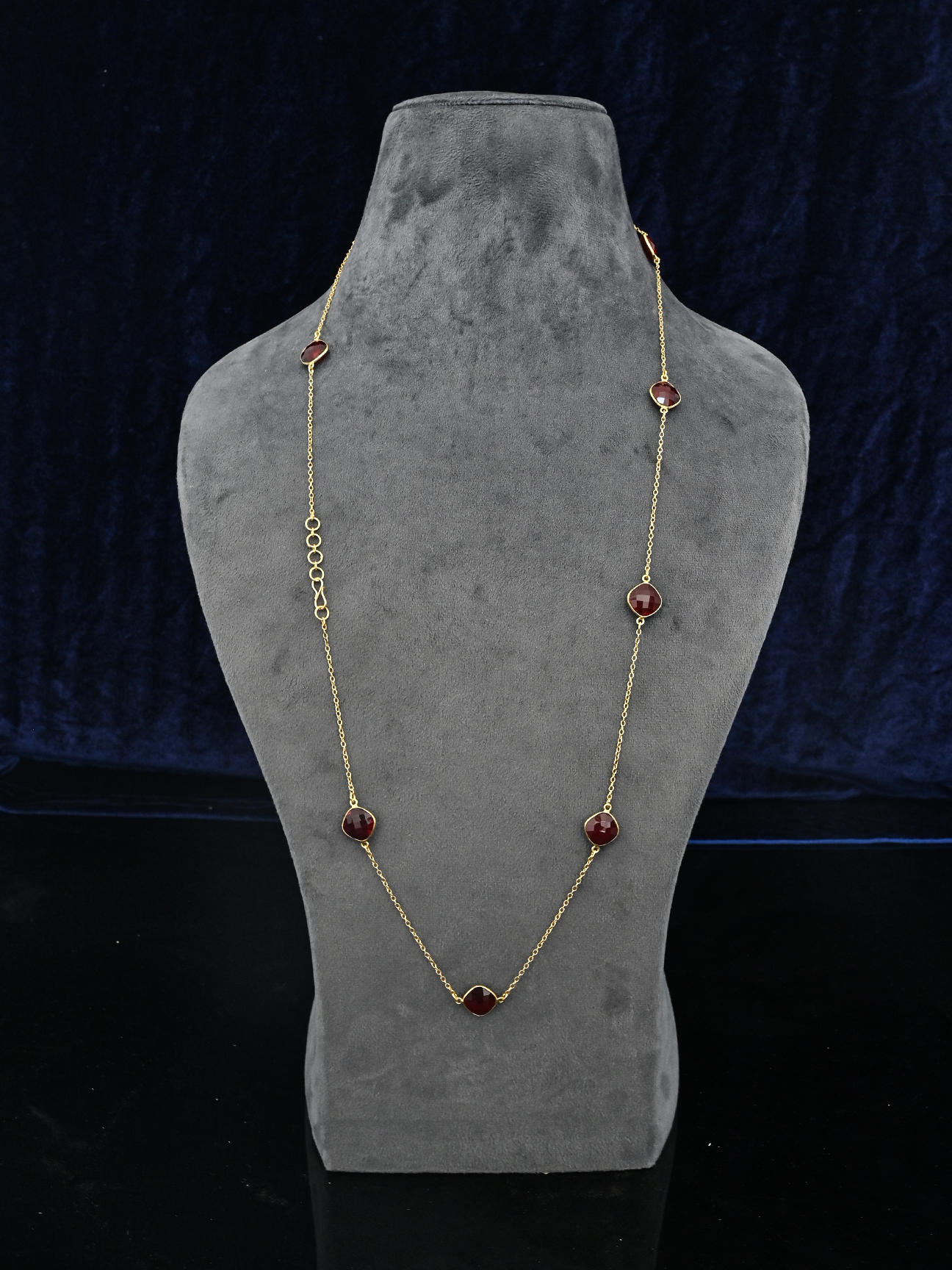 Contemporary Western Style Colored Stone Necklace