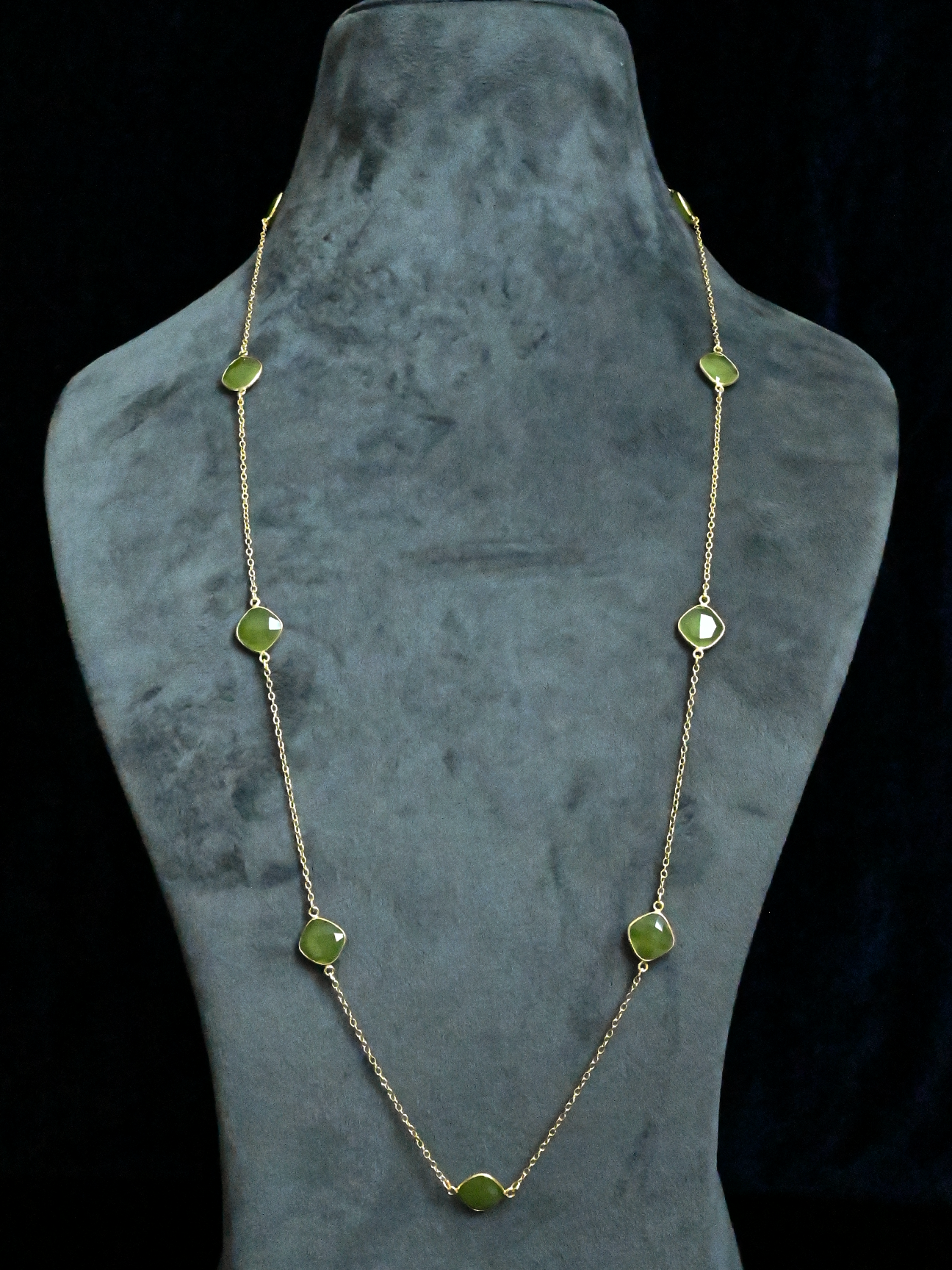 Contemporary Western Style Colored Stone Necklace