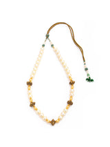 Traditional Perals and Metal Beads Necklace Set