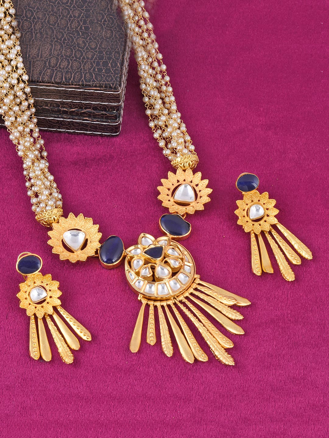 Floral Designer Pearls Necklace Set