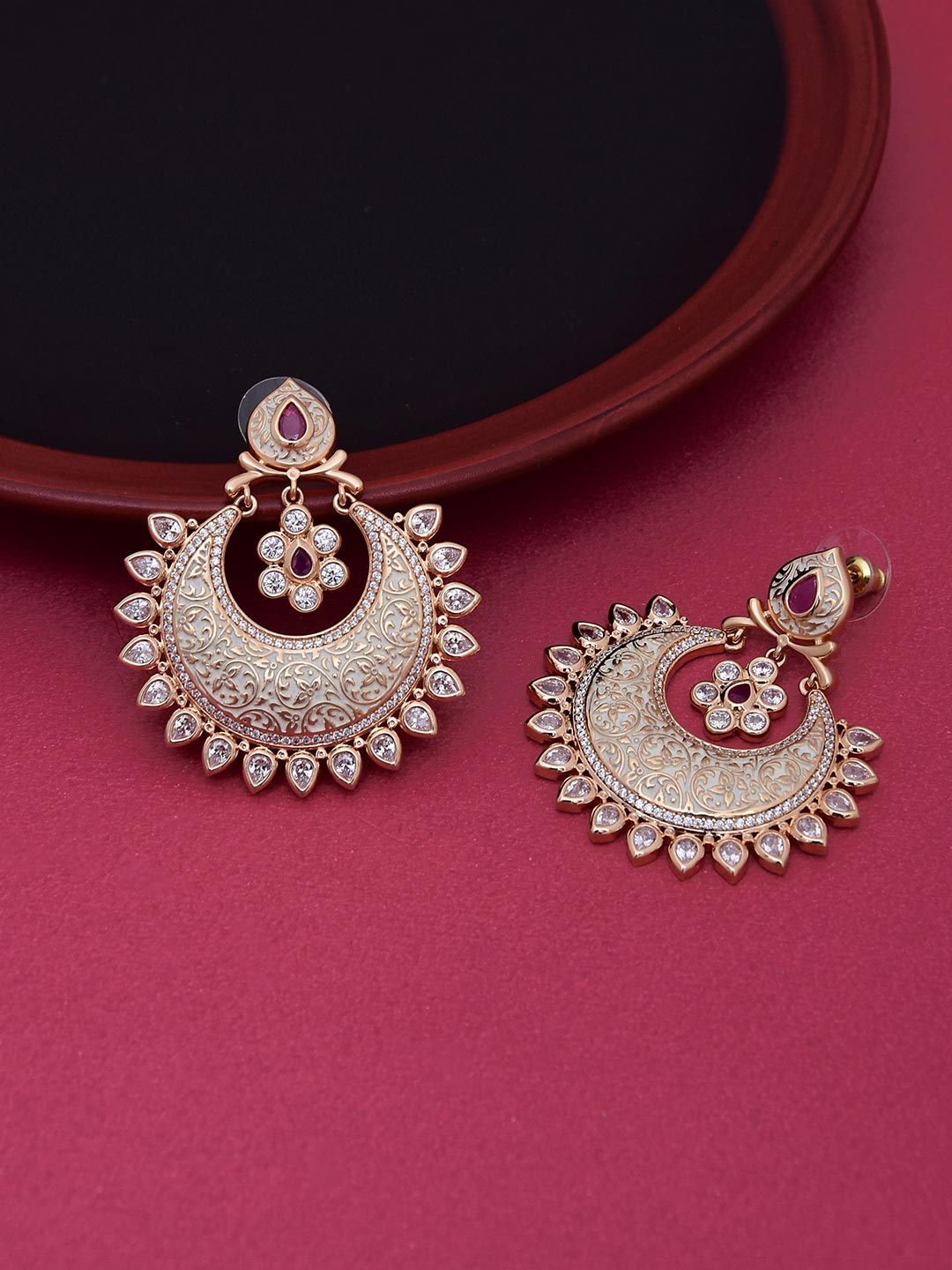 Floral Emboss Ivory White Enamelled Designer Necklace Set