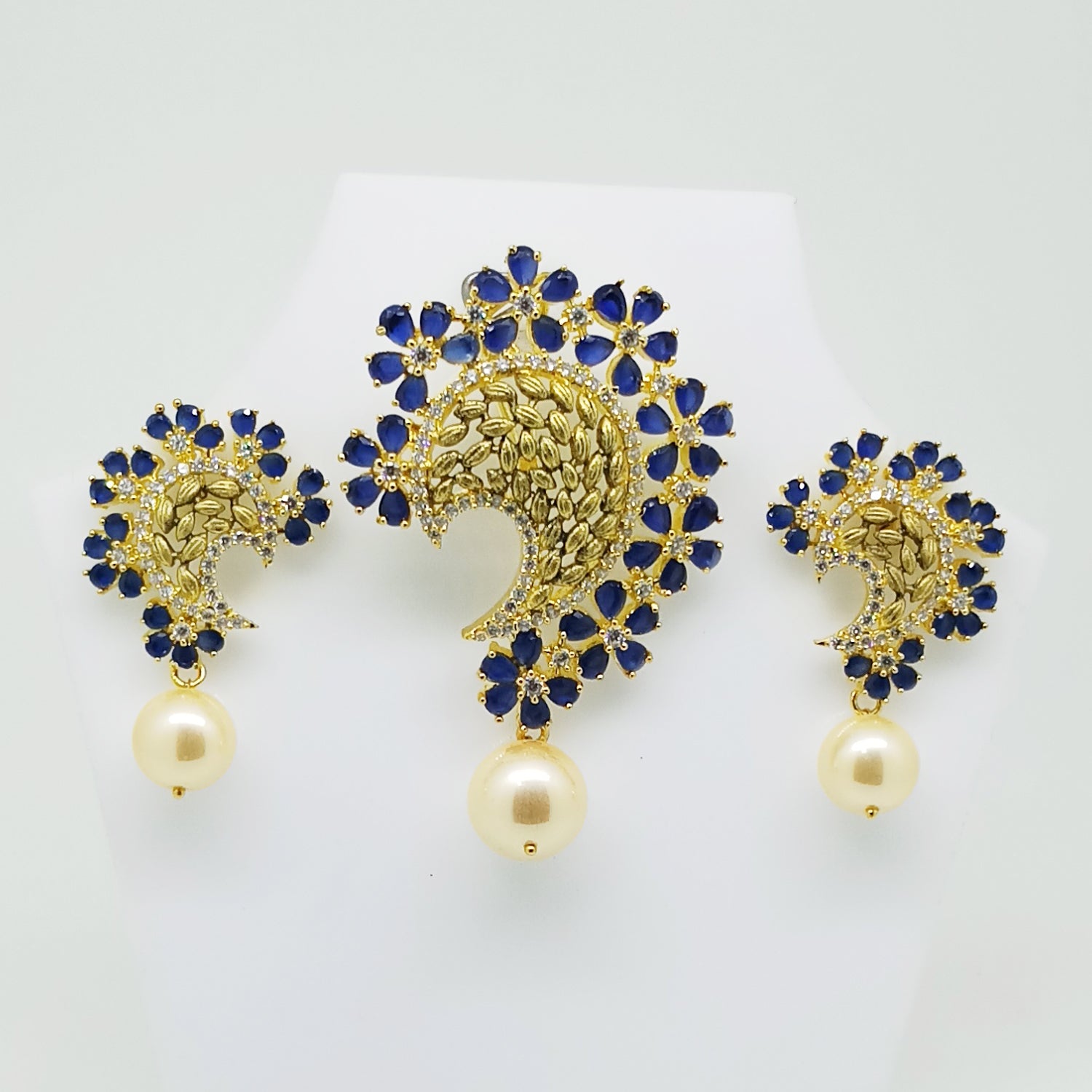 Blue Stones Floral Design Antique Pendant Set With Pearl Drops