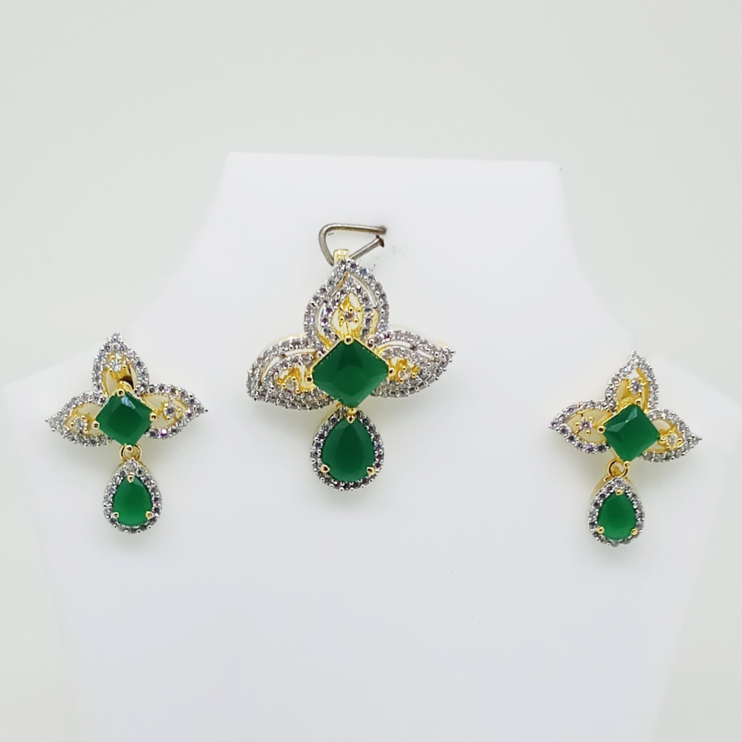 Floral Green Colored Stones Pendant Set