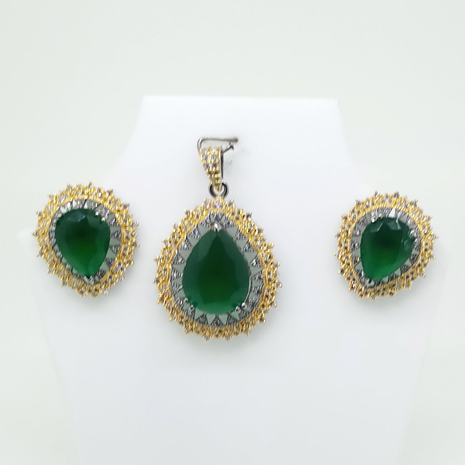 Contemporary Black Beauty Green Stone Designer Pendant Set