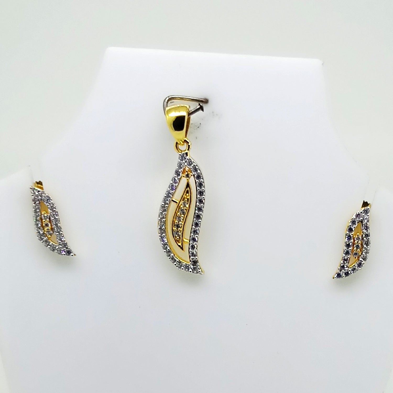 Sleek Wavy Designer Two Tone Plated Pendant Set