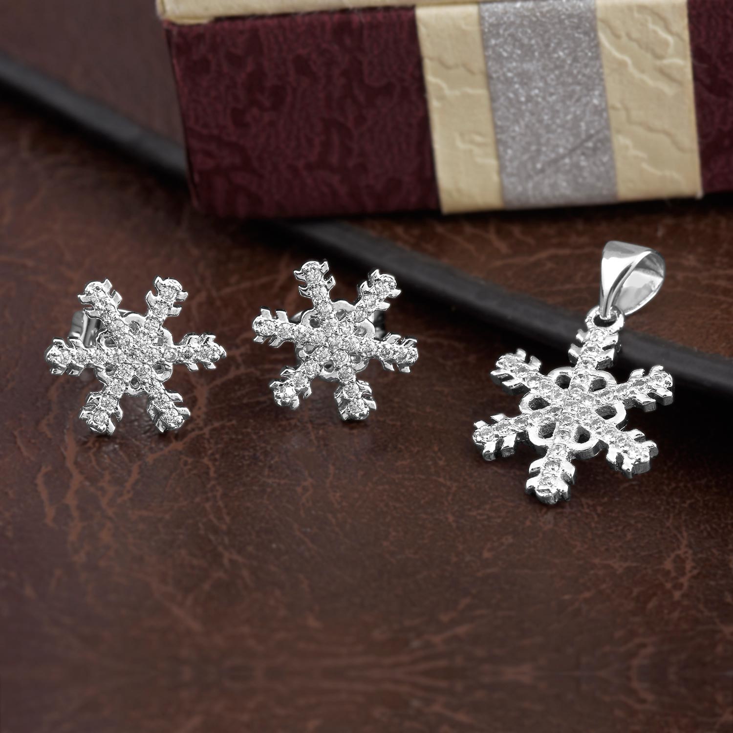 Snowflake Pendant Set