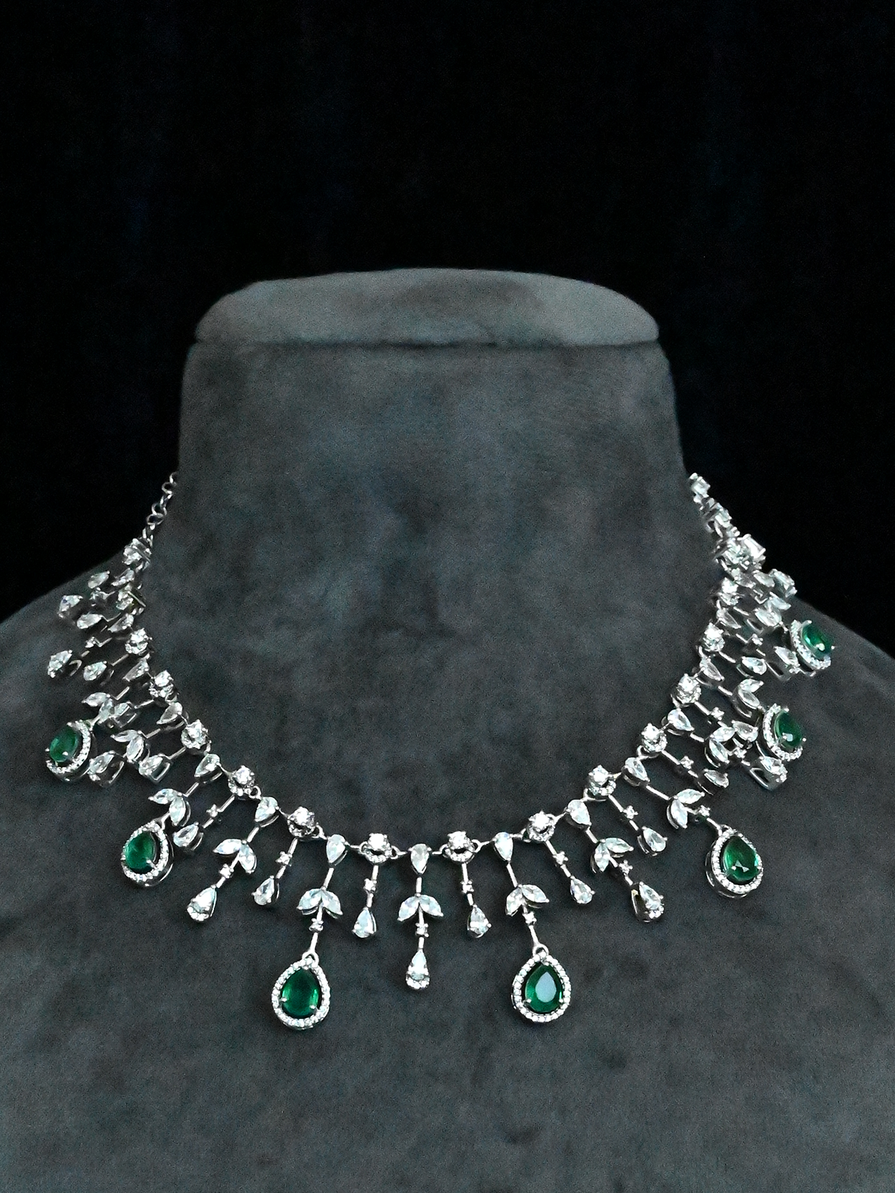 Light Weighted Diamond Like Emerald Studded Sterling Silver Necklace