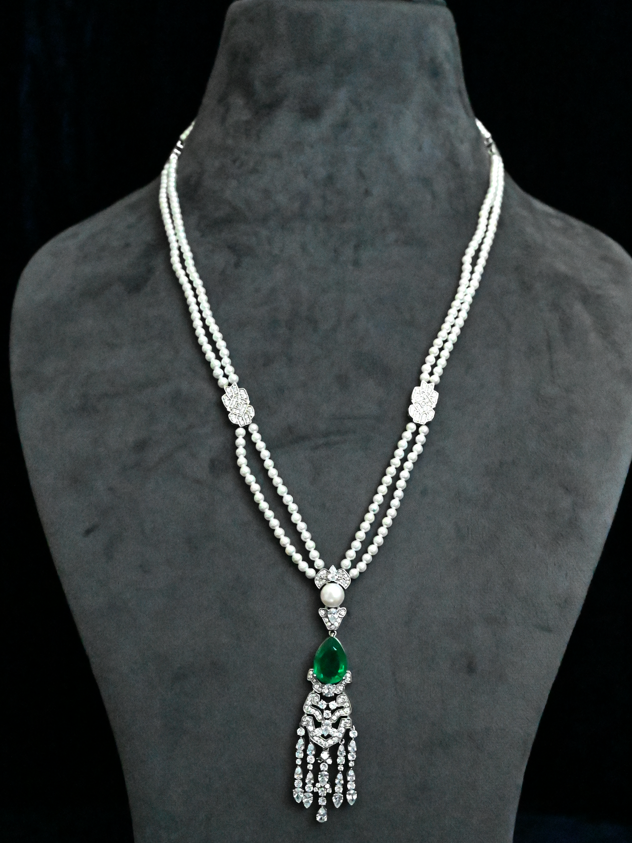 Emerald Elegance Silver Necklace