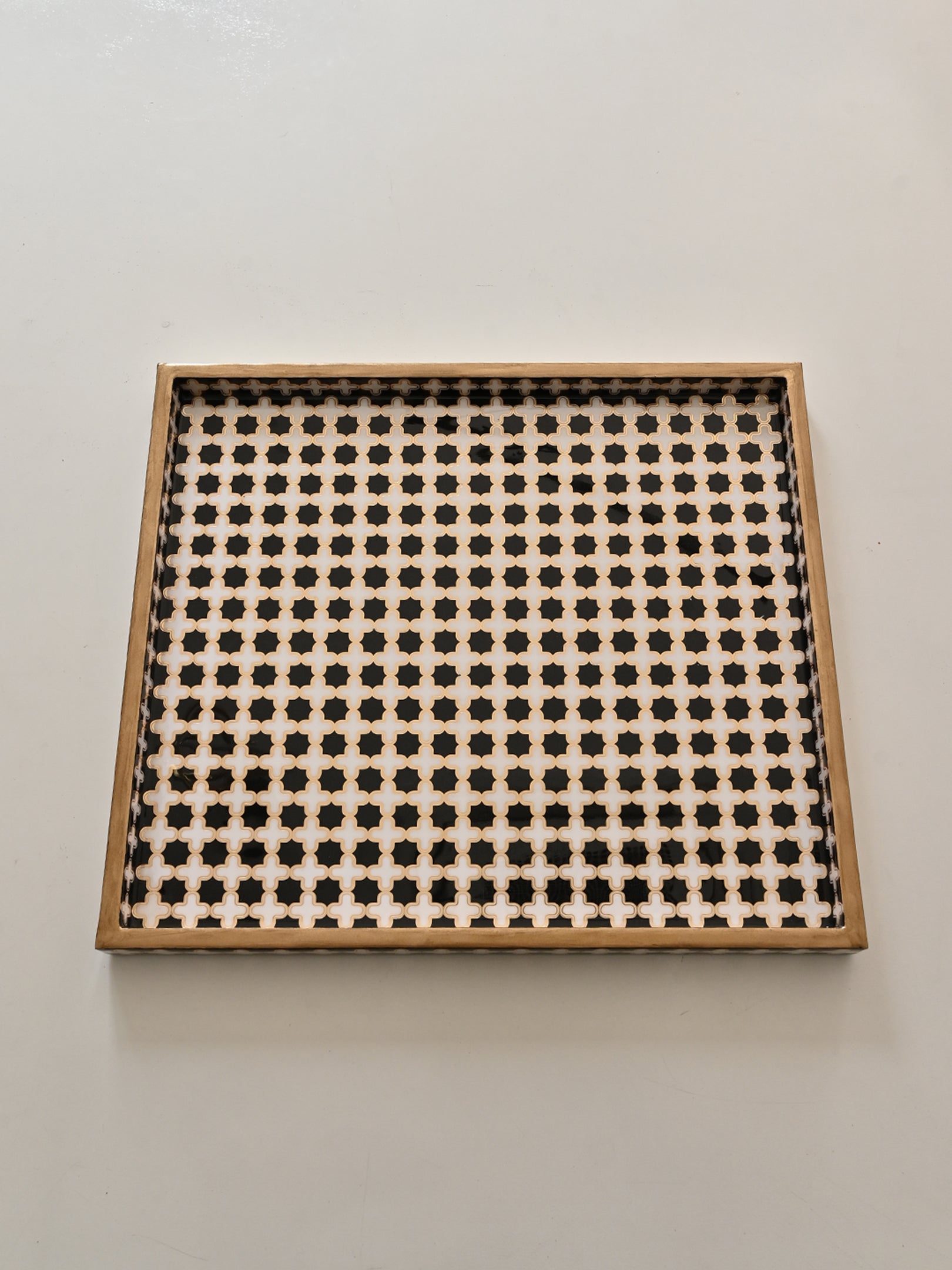 17x15x1 Tray Black & White