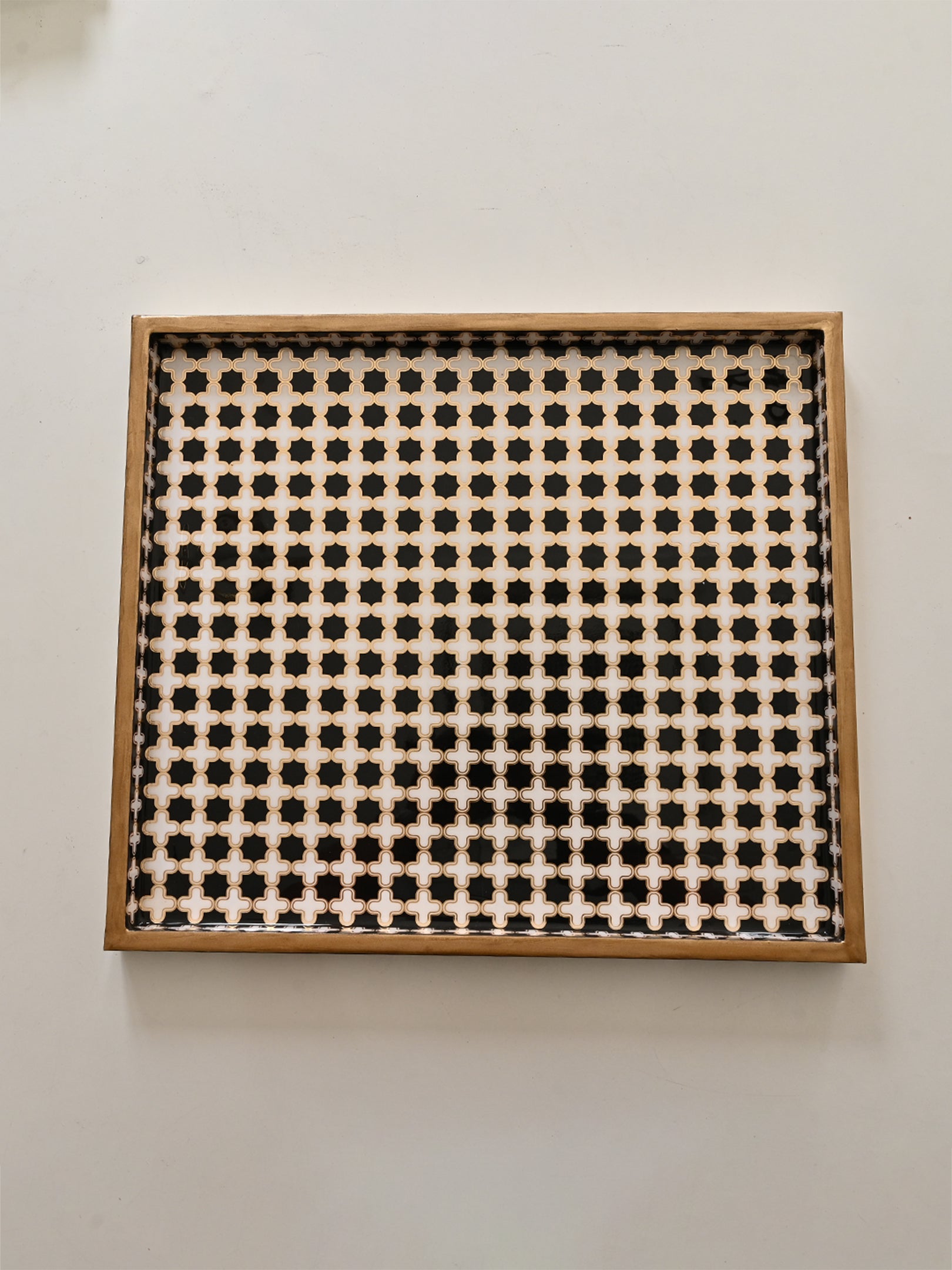 17x15x1 Tray Black & White