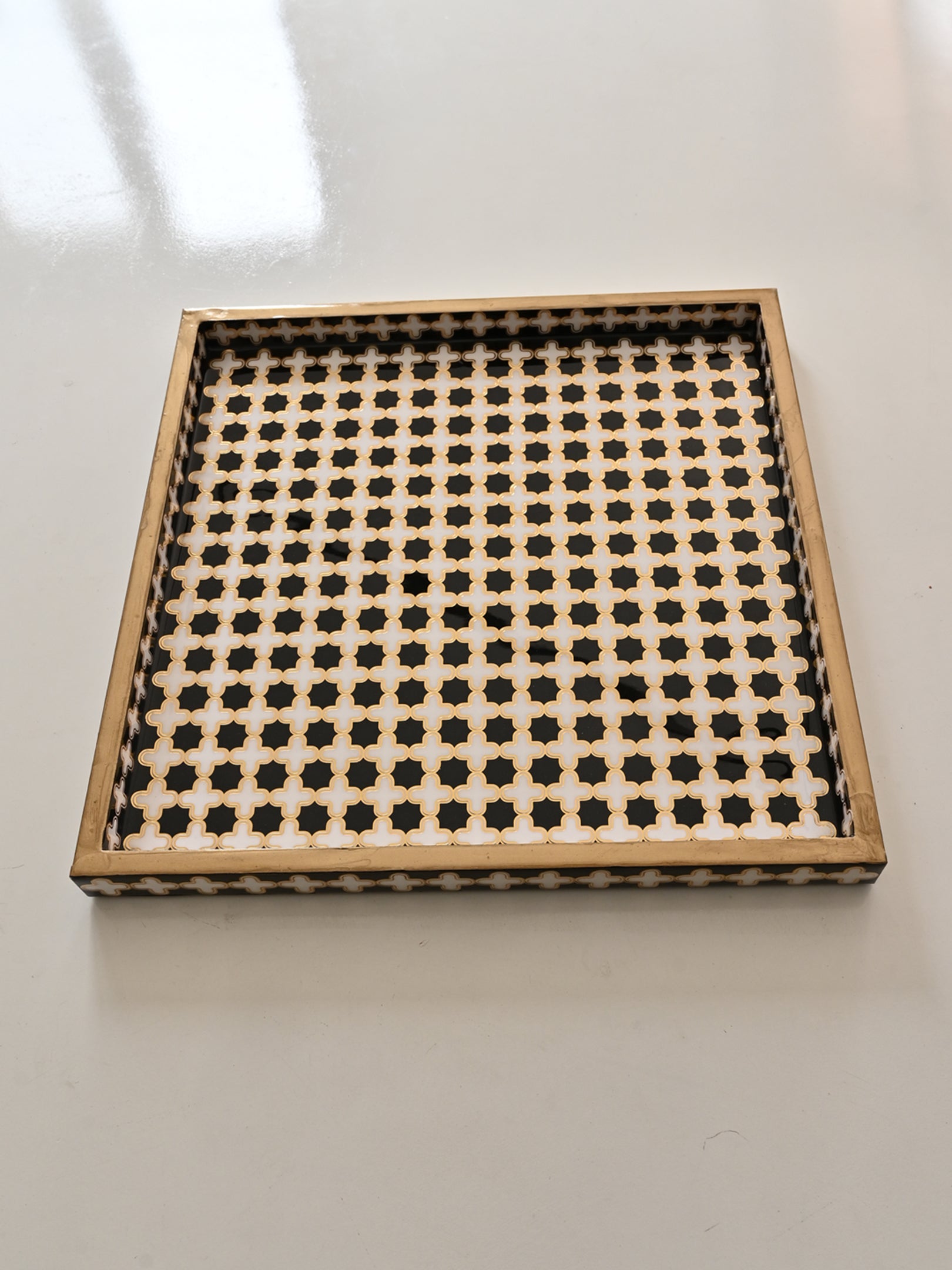 14X14X1 Tray Black & White