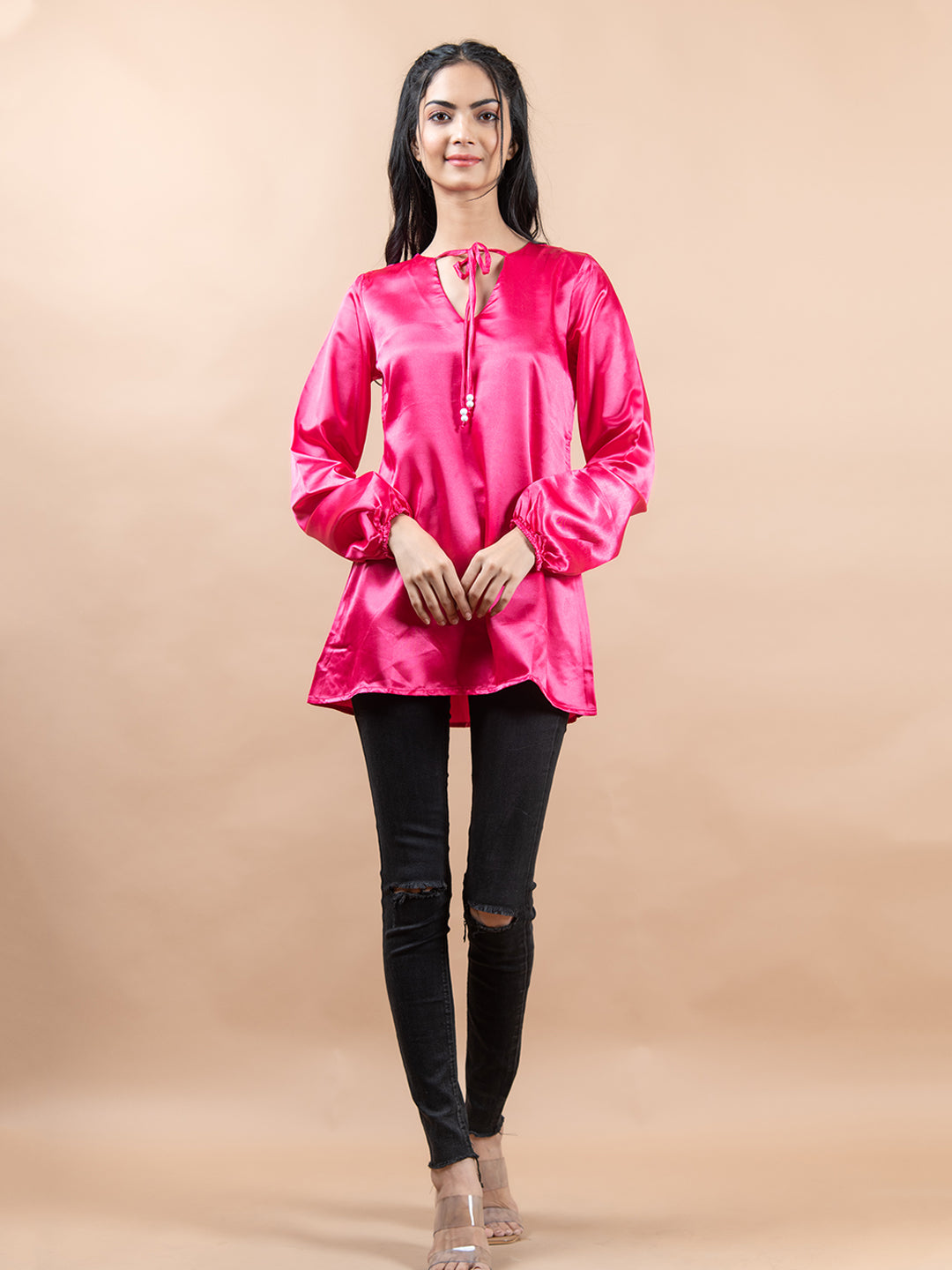 Ample-sleeve satin top in pink