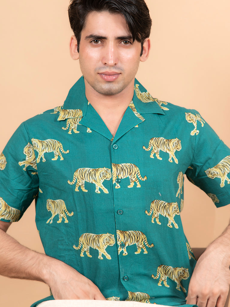 shirt with tiger print	