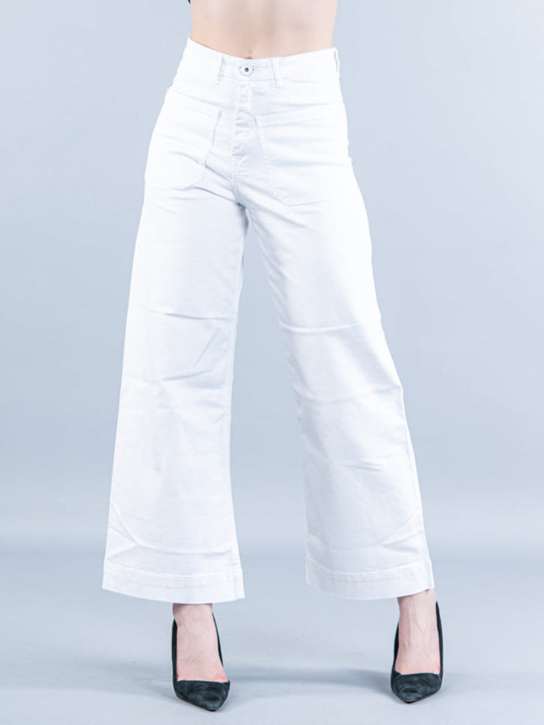 white jeans for women